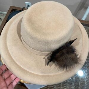 New with tags Nordstrom 100 percent fur felt rabbit hair.